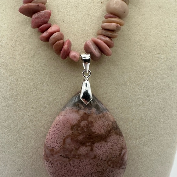 Light Pink Rhodonite Choker Necklace - Picture 4 of 10